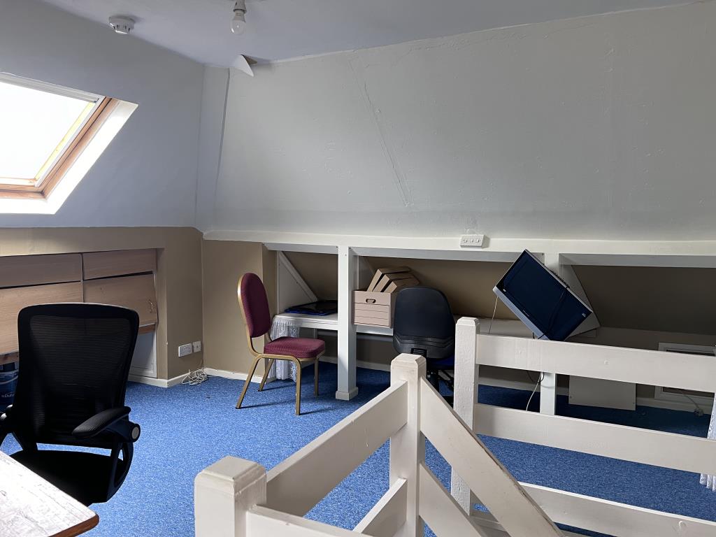 Lot: 75 - SEMI-DETACHED HOUSE WITH POTENTIAL - Second floor loft room